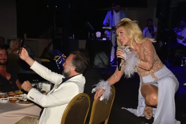 Oktay Kaynarca'dan Seda Sayan'a dekolte uyarısı: Biraz fazla sanki