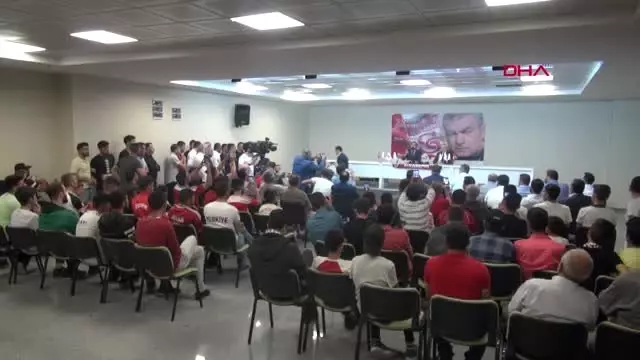 SPOR Rıza Çalımbay, Sivasspor'a imza attı SPOR Rıza Çalımbay, Sivasspor'a imza attı