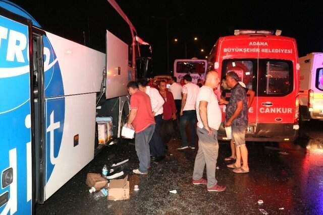Adana'da zincirleme kaza: En az 20 yaralı