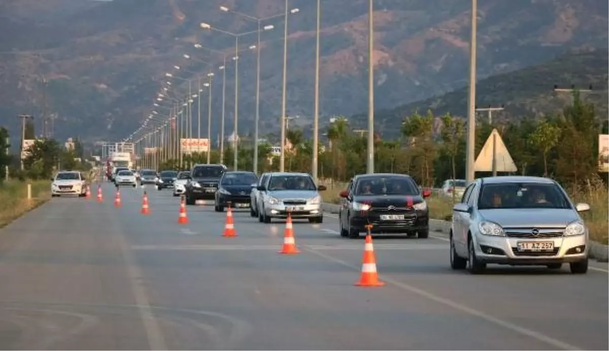 Bayram tatilinde Afyonkarahisar'dan 450 bin araç geçti