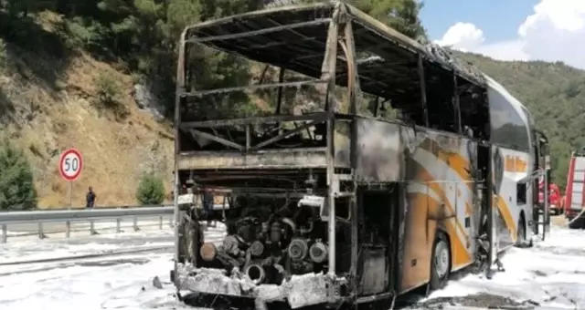 Marmaris'te 25 kişiyi taşıyan yolcu otobüsü cayır cayır yandı!