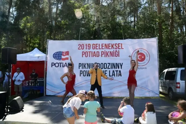 Polonya'da yaşayan Türkler yaza merhaba pikniğinde buluştu