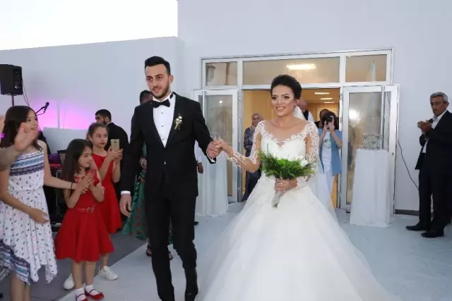 Samsunspor'un kalecisi Furkan Köse evlendi Samsunspor'un kalecisi Furkan Köse evlendi