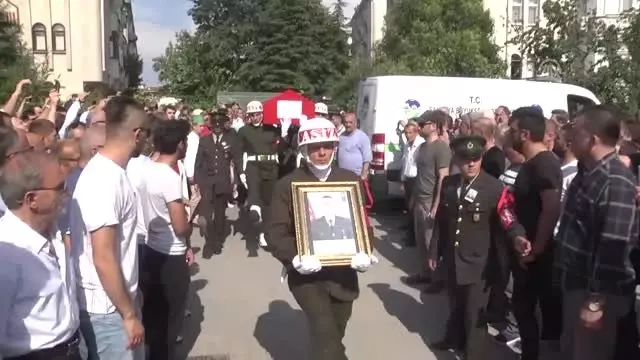 Şehit Piyade Uzman Çavuş Hayta, son yolculuğuna uğurlandı (2) Şehit Piyade Uzman Çavuş Hayta, son yolculuğuna uğurlandı (2)