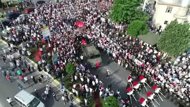 Şehit Piyade Uzman Çavuş Hayta, son yolculuğuna uğurlandı (3) Şehit Piyade Uzman Çavuş Hayta, son yolculuğuna uğurlandı (3)