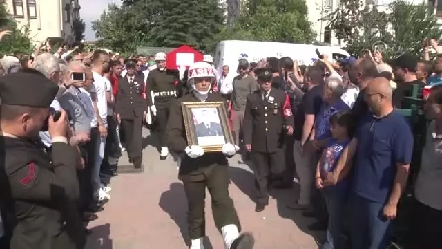 Şehit Piyade Uzman Çavuş Hayta, son yolculuğuna uğurlandı (2) Şehit Piyade Uzman Çavuş Hayta, son yolculuğuna uğurlandı (2)