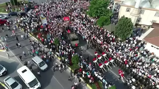 Şehit Piyade Uzman Çavuş Hayta, son yolculuğuna uğurlandı (3) Şehit Piyade Uzman Çavuş Hayta, son yolculuğuna uğurlandı (3)