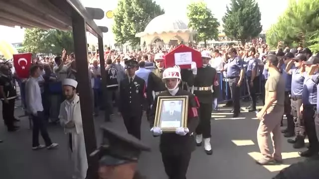 Şehit Piyade Uzman Çavuş Hayta, son yolculuğuna uğurlandı (2) Şehit Piyade Uzman Çavuş Hayta, son yolculuğuna uğurlandı (2)