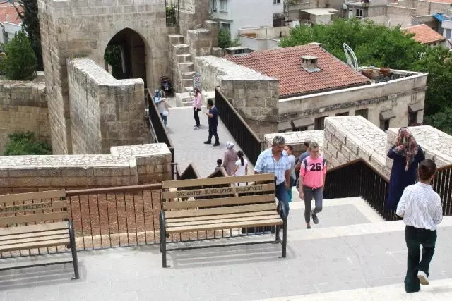 Tarihi Gaziantep Kalesi'ne yoğun ilgi