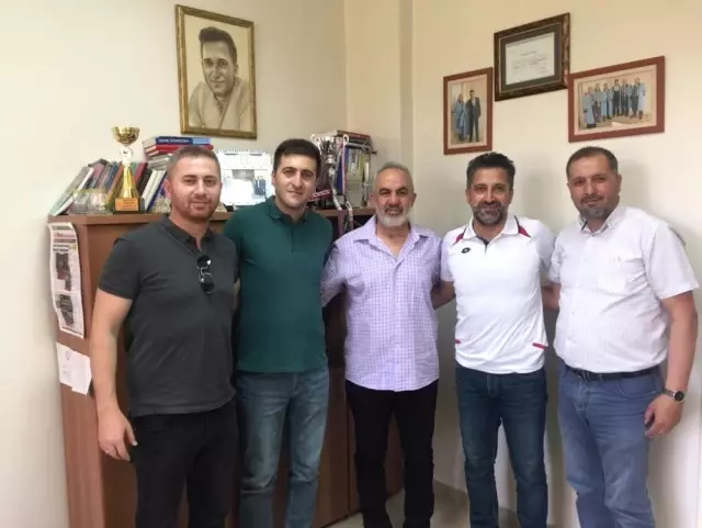 ASMYD'den Spor Bilimleri Fakültesi'nin ilk profesörü Gündoğdu'ya ziyaret