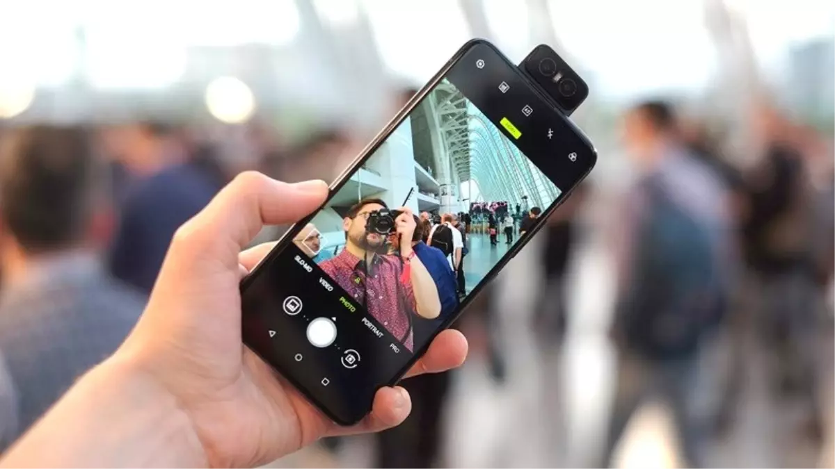Asus'un Döner Kameralı Telefonu 6Z, Süper Gece Çekimi Moduna Sahip Oldu