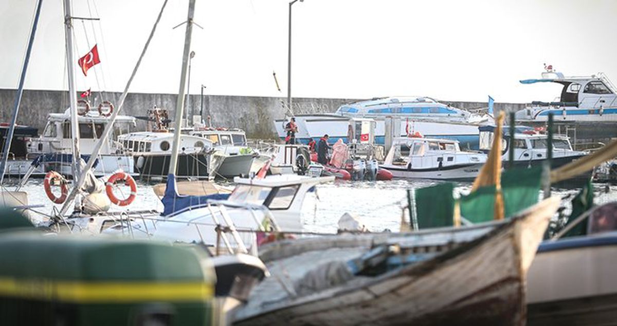 Bozulan tekneden atlayan 3 kişi akıntıya kapılarak kayboldu