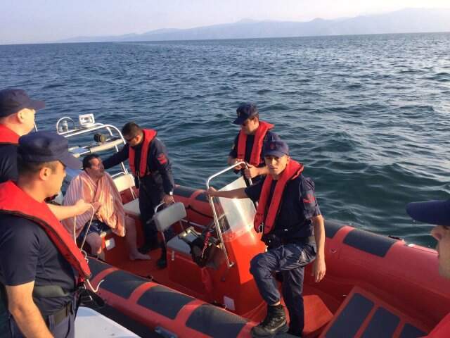 Bozulan tekneden atlayan 3 kişi akıntıya kapılarak kayboldu