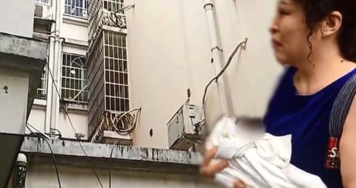 3. kattan aşağıya atılan yeni doğmuş bebeği alt kattaki komşu kurtardı