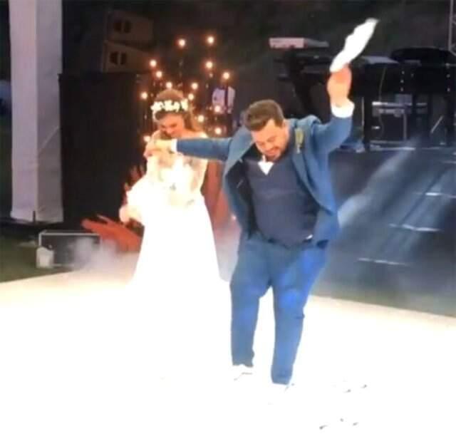 Dünya evine giren Eser Yenenler ve Berfu Yıldız'ın ilk dansı sosyal medyaya damga vurdu