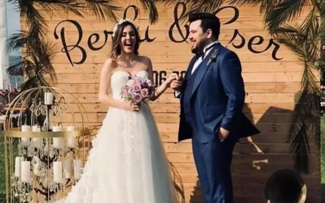Dünya evine giren Eser Yenenler ve Berfu Yıldız'ın ilk dansı sosyal medyaya damga vurdu Dünya evine giren Eser Yenenler ve Berfu Yıldız'ın ilk dansı sosyal medyaya damga vurdu