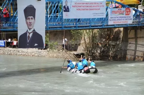 Dünya Rafting Şampiyonası'nda yarışlar başladı Dünya Rafting Şampiyonası'nda yarışlar başladı