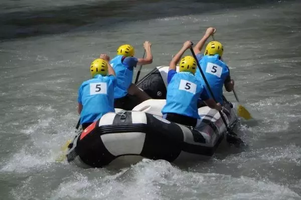 Dünya Rafting Şampiyonası'nda yarışlar başladı Dünya Rafting Şampiyonası'nda yarışlar başladı