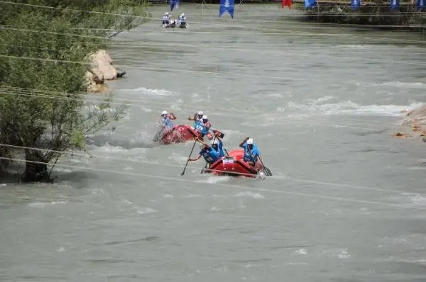 Dünya Rafting Şampiyonası'nda yarışlar başladı Dünya Rafting Şampiyonası'nda yarışlar başladı