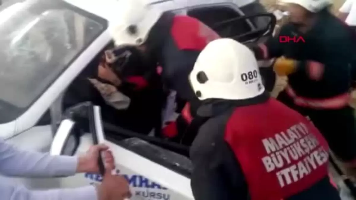 Malatya'da iki otomobil çarpıştı: 5 yaralı