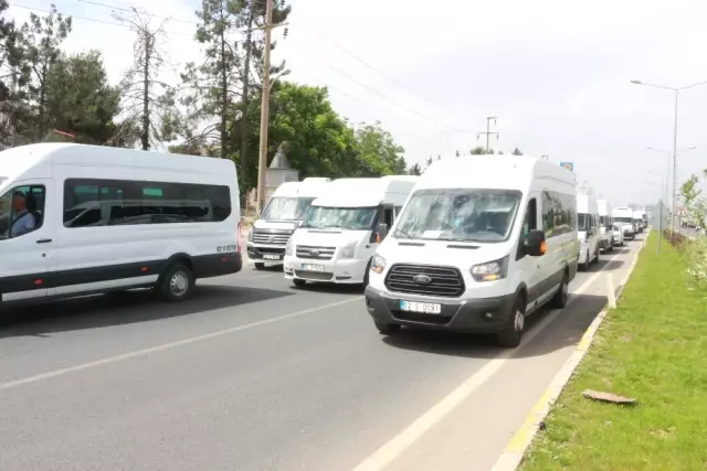 Öğrenci servis şoförlerinden 'Okul Paketi' eylemi