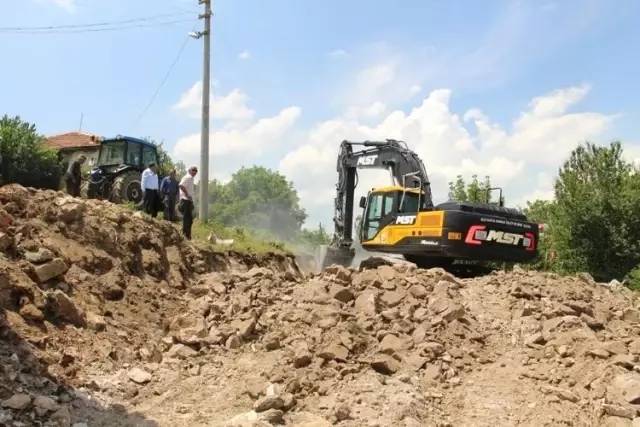 Şehitlik yolu genişletme çalışmaları başladı