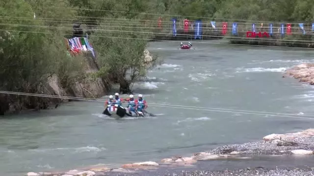 TUNCELİ Dünya Rafting Şampiyonası'nda yarışlar başladı TUNCELİ Dünya Rafting Şampiyonası'nda yarışlar başladı
