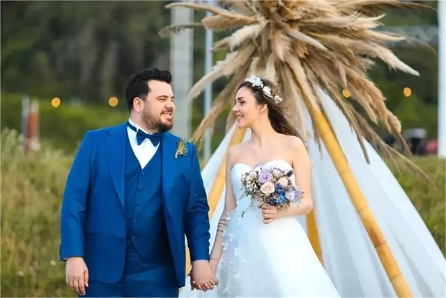 Acun Ilıcalı'nın Berfu Yıldız'a düğünde taktığı hediye belli oldu Acun Ilıcalı'nın Berfu Yıldız'a düğünde taktığı hediye belli oldu