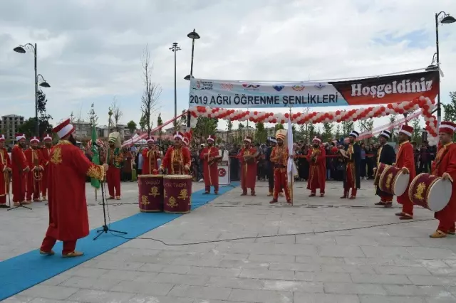 Ağrılılar öğrenme şenliğinde eğlendi Ağrılılar öğrenme şenliğinde eğlendi