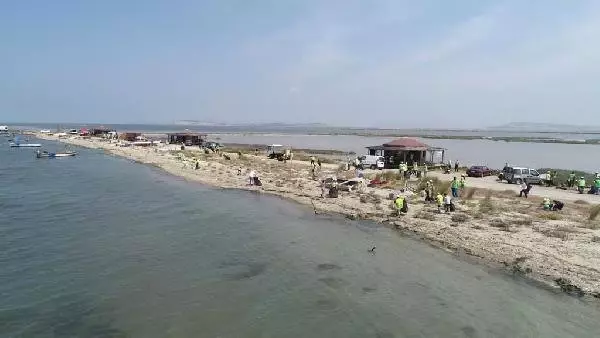 Homa Dalyanı'nda tonlarca çöp topladılar
