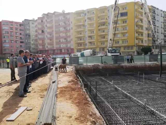 Kızıltepe'de 3 bin kişilik caminin temeli dualarla atıldı