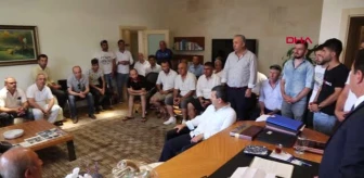 MUĞLA Bodrum'da satış yapması yasaklanan midyeciler Belediye Başkanı Aras'ı ziyaret etti
