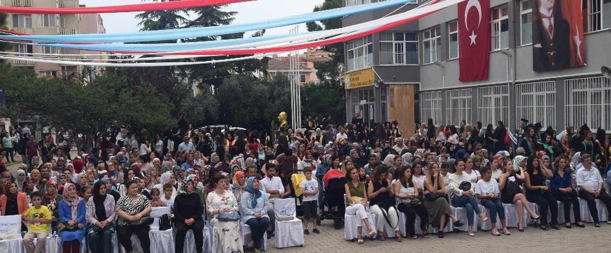 Nilüfer Hatun'da mezuniyet coşkusu