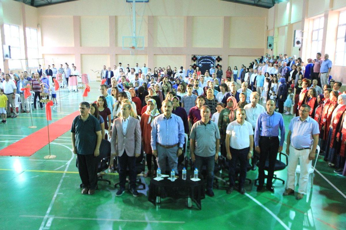 Osmaneli 75. Yıl Anadolu Lisesinde mezuniyet coşkusu