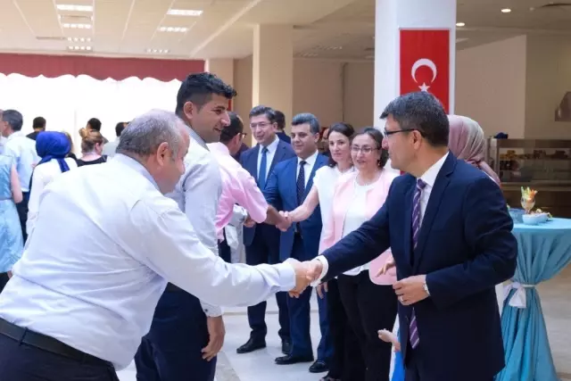 Üniversite personeli bayramlaşma töreninde buluştu Üniversite personeli bayramlaşma töreninde buluştu