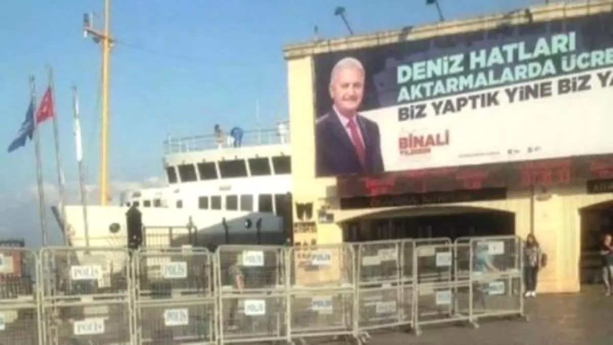 YSK kararını verdi! AK Parti'nin Kadıköy'deki afişi kaldırılacak