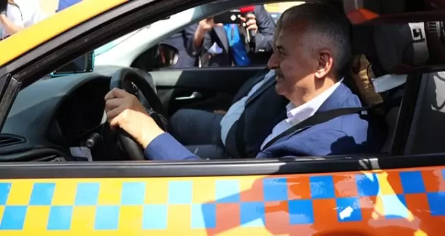 AK Parti İstanbul Adayı Binali Yıldırım'dan taksicilere: Kılığınızı, façanızı düzelteceksiniz AK Parti İstanbul Adayı Binali Yıldırım'dan taksicilere: Kılığınızı, façanızı düzelteceksiniz