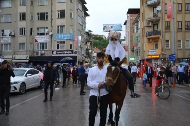Akşemseddin dualarla İstanbul'a uğurlandı