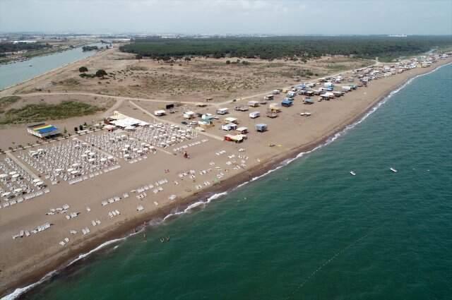 Antalya'da çardaklarda denize sıfır ücretsiz tatil yapıyorlar