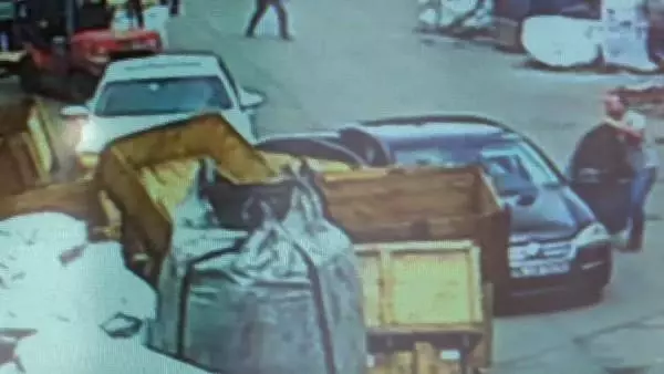 Başakşehir'de otomobilden 60 bin lirayı böyle çaldılar