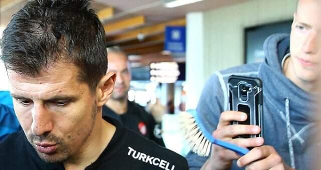 Emre Belözoğlu, kendisine fırça uzatan kişinin videosunu izlediğini ve şaşırdığını söyledi