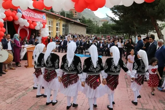 Gümüşhane'de kursiyerlerin bir yıllık emekleri görücüye çıktı Gümüşhane'de kursiyerlerin bir yıllık emekleri görücüye çıktı