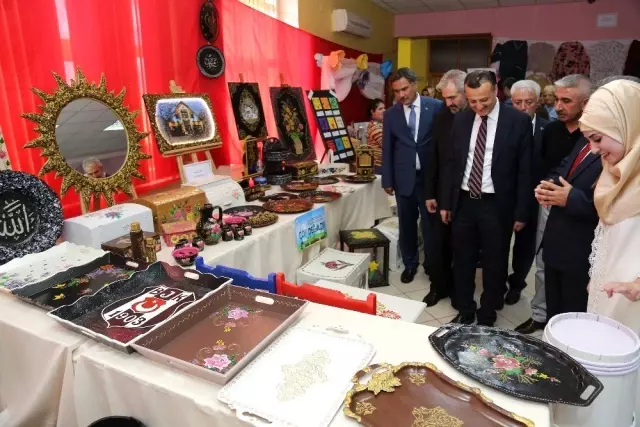 Gümüşhane'de kursiyerlerin bir yıllık emekleri görücüye çıktı Gümüşhane'de kursiyerlerin bir yıllık emekleri görücüye çıktı