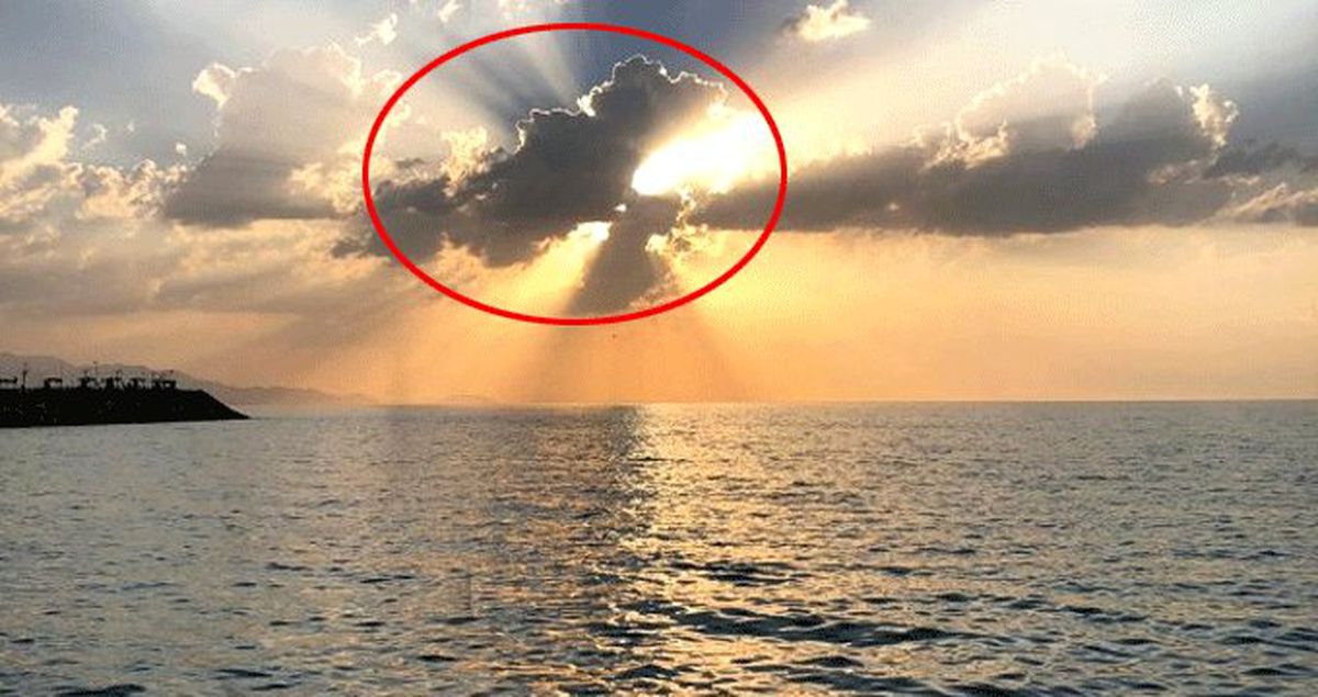 Van'da, gün batımıyla ortaya çıkan Türkiye haritası görenleri duygulandırdı