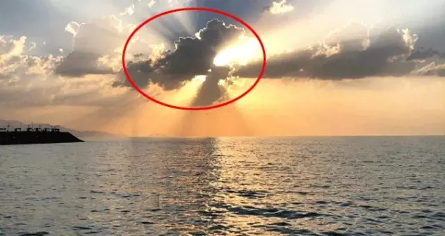 Van'da, gün batımıyla ortaya çıkan Türkiye haritası görenleri duygulandırdı Van'da, gün batımıyla ortaya çıkan Türkiye haritası görenleri duygulandırdı