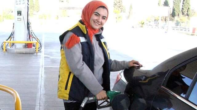 Hanife Gürdal kimdir? Başörtüsünü çıkaran Hanife gündem oldu!