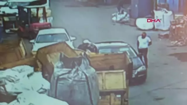 İSTANBUL-BAŞAKŞEHİR'DE OTOMOBİLDEN 60 BİN LİRAYI BÖYLE ÇALDILAR