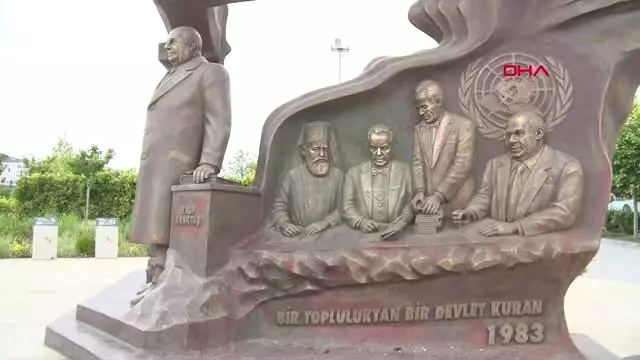 İSTANBUL-RAUF DENKTAŞ'IN TORUNUNDAN BEYLİKDÜZÜ'NDEKİ RAUF DENKTAŞ ANITI ÖNÜNDE AÇIKLAMA İSTANBUL-RAUF DENKTAŞ'IN TORUNUNDAN BEYLİKDÜZÜ'NDEKİ RAUF DENKTAŞ ANITI ÖNÜNDE AÇIKLAMA
