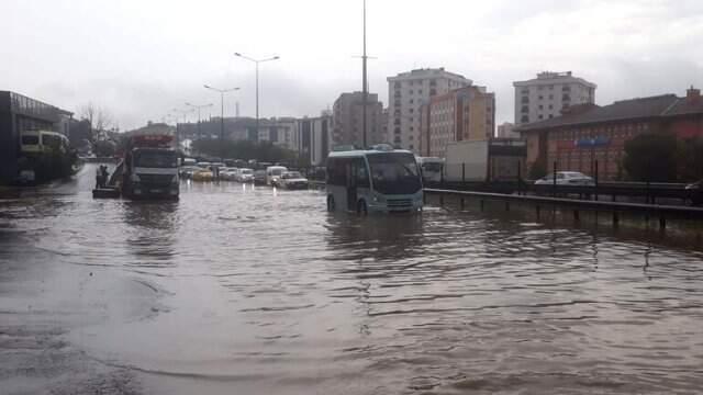 İstanbul'un iki ilçesi sular altında kaldı