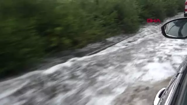İZMİR'DE HAZİRAN YAĞMURU MAĞDUR ETTİ